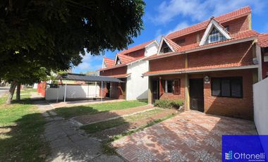 Dúplex en venta de 3 dormitorios c/ cochera en Costa Azul