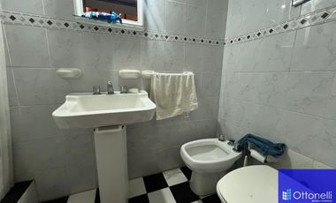 Dúplex en venta de 3 dormitorios c/ cochera en Costa Azul