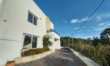 BAJO SU VALOR!! CHALET EN VENTA EN EL BALCON DEL GOLF DE SIERRA DE LOS PADRES