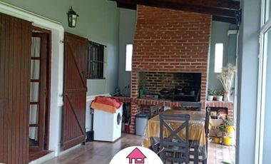 Casa en venta de 3 dormitorios c/ cochera en Baradero