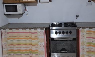 Casa en venta de 2 dormitorios c/ cochera en Villa Cacique