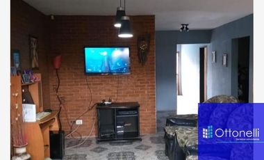 Casa en venta de 2 dormitorios c/ cochera en Berazategui Oeste