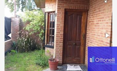 Casa en venta de 2 dormitorios c/ cochera en Berazategui Oeste