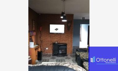 Casa en venta de 2 dormitorios c/ cochera en Berazategui Oeste
