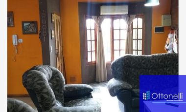 Casa en venta de 2 dormitorios c/ cochera en Berazategui Oeste