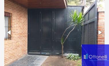 Casa en venta de 2 dormitorios c/ cochera en Berazategui Oeste