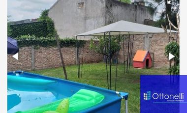 Casa en venta de 2 dormitorios c/ cochera en Berazategui Oeste