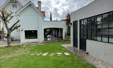 Imporante casa sobre 798m2, en barrio stella maris