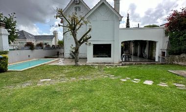 Imporante casa sobre 798m2, en barrio stella maris