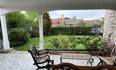 Imporante casa sobre 798m2, en barrio stella maris