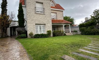 Imporante casa sobre 798m2, en barrio stella maris