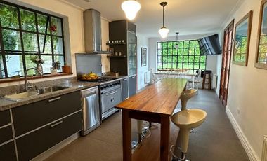 Imporante casa sobre 798m2, en barrio stella maris