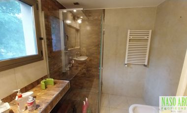 BAJO SU VALOR!! Propiedad de categoría en Sierra de los Padres - Gas natural