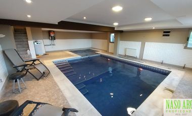 BAJO SU VALOR!! Propiedad de categoría en Sierra de los Padres - Gas natural