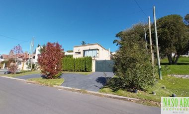 BAJO SU VALOR!! Propiedad de categoría en Sierra de los Padres - Gas natural