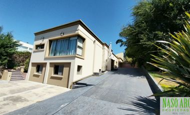 BAJO SU VALOR!! Propiedad de categoría en Sierra de los Padres - Gas natural