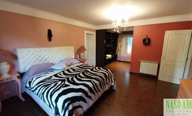 BAJO SU VALOR!! Propiedad de categoría en Sierra de los Padres - Gas natural