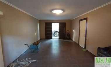 BAJO SU VALOR!! Propiedad de categoría en Sierra de los Padres - Gas natural