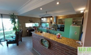 BAJO SU VALOR!! Propiedad de categoría en Sierra de los Padres - Gas natural