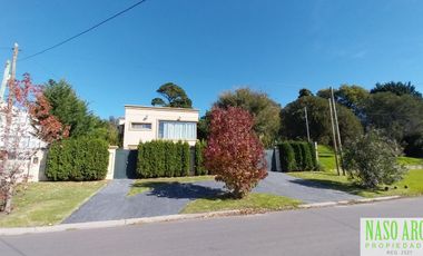 BAJO SU VALOR!! Propiedad de categoría en Sierra de los Padres - Gas natural
