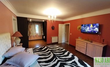 BAJO SU VALOR!! Propiedad de categoría en Sierra de los Padres - Gas natural