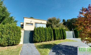 BAJO SU VALOR!! Propiedad de categoría en Sierra de los Padres - Gas natural