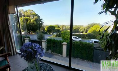 BAJO SU VALOR!! Propiedad de categoría en Sierra de los Padres - Gas natural