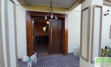 BAJO SU VALOR!! Propiedad de categoría en Sierra de los Padres - Gas natural