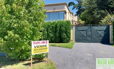 BAJO SU VALOR!! Propiedad de categoría en Sierra de los Padres - Gas natural