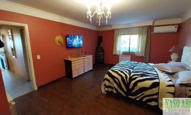 BAJO SU VALOR!! Propiedad de categoría en Sierra de los Padres - Gas natural