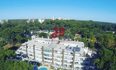 CODIGO 223 - DEPARTAMENTO EN VENTA - PINAMAR CON PILETA Y PARRILLA