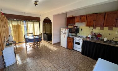 Casa en venta de 4 dormitorios c/ cochera en Los Polvorines