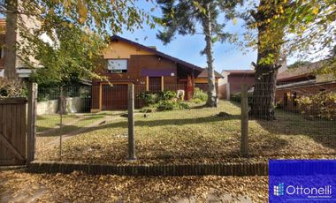 Casa en venta de 3 dormitorios c/ cochera en Mar de Ajo