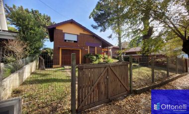 Casa en venta de 3 dormitorios c/ cochera en Mar de Ajo