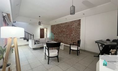 Casa sobre lote de 8.66x36 con local, garage y terraza, Mataderos.