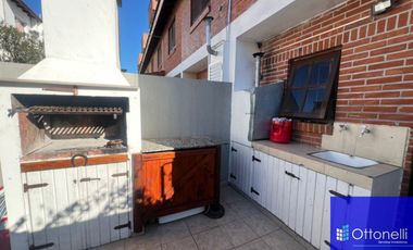 Dúplex en venta de 3 dormitorios c/ cochera en Costa Azul