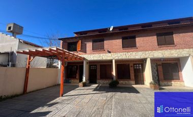 Dúplex en venta de 3 dormitorios c/ cochera en Costa Azul