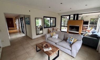 Chalet en alquiler de 3 dormitorios c/ cochera en San Miguel