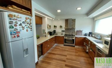 Moderno chalet de categoría en venta lindero al golf en Sierra de los Padres