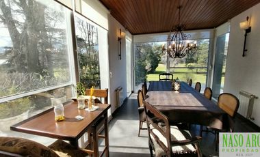 Moderno chalet de categoría en venta lindero al golf en Sierra de los Padres