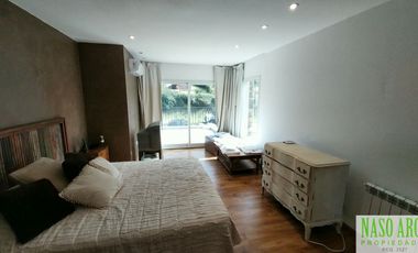 Moderno chalet de categoría en venta lindero al golf en Sierra de los Padres