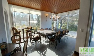 Moderno chalet de categoría en venta lindero al golf en Sierra de los Padres