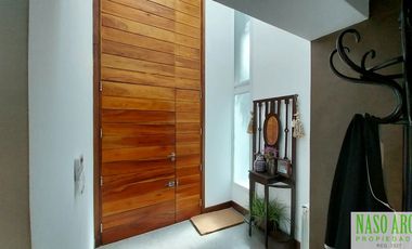 Moderno chalet de categoría en venta lindero al golf en Sierra de los Padres