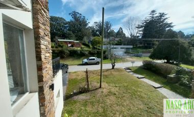 Moderno chalet de categoría en venta lindero al golf en Sierra de los Padres