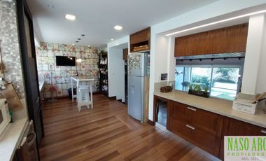 Moderno chalet de categoría en venta lindero al golf en Sierra de los Padres