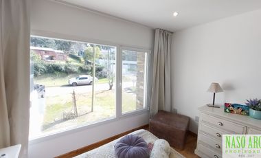 Moderno chalet de categoría en venta lindero al golf en Sierra de los Padres