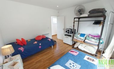 Moderno chalet de categoría en venta lindero al golf en Sierra de los Padres