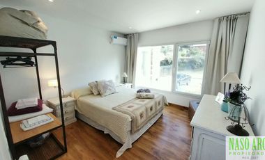 Moderno chalet de categoría en venta lindero al golf en Sierra de los Padres