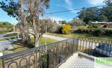 Moderno chalet de categoría en venta lindero al golf en Sierra de los Padres