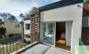 Moderno chalet de categoría en venta lindero al golf en Sierra de los Padres